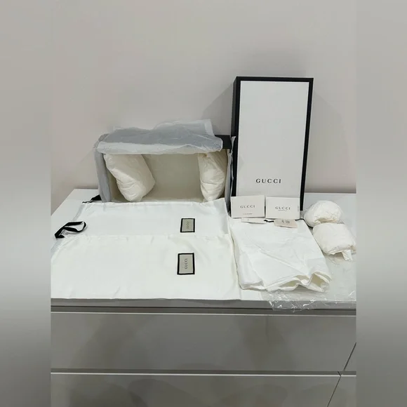 Gucci white&black shoe box with 2 dust bags, tissue/shoe stuffing papers & card - Picture 1 of 13